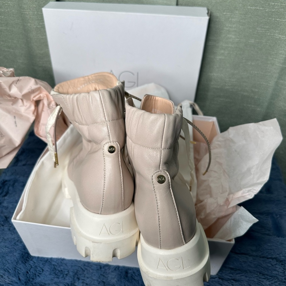 Boots - Picture 2 of 9
